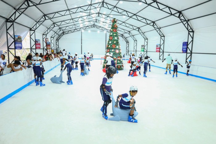 Candeias: Alunos da Rede Municipal vivem experiência de patinar no gelo