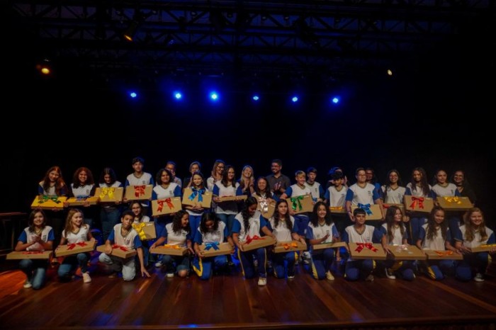 Estudantes de escolas municipais são premiados com notebooks em Primavera do Leste