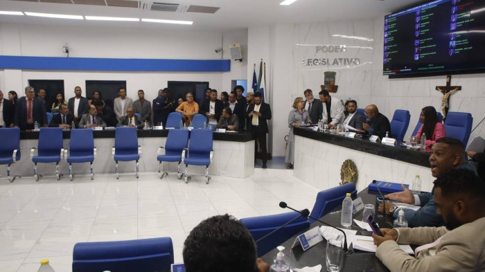 Em sessão ordinária marcada por manifestações, Câmara aprova LOA 2024, PDDU-S e códigos municipais