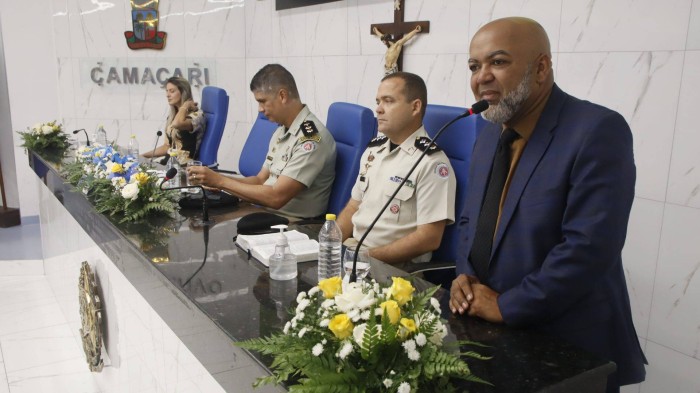 Em sessão marcada pela emoção, vereador Niltinho entrega títulos e honrarias