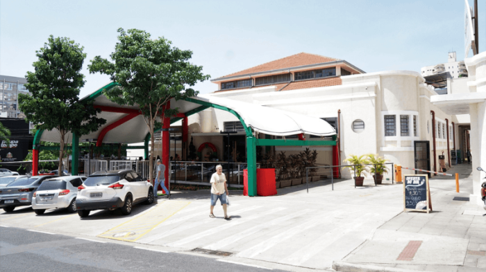 Mercadão está ‘enfeitado’ de Natal para receber visitantes e freguesia