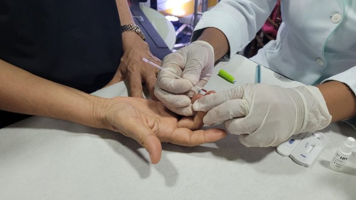 Dezembro Vermelho: Centros de Testagens disponibilizam autoteste de HIV para população 