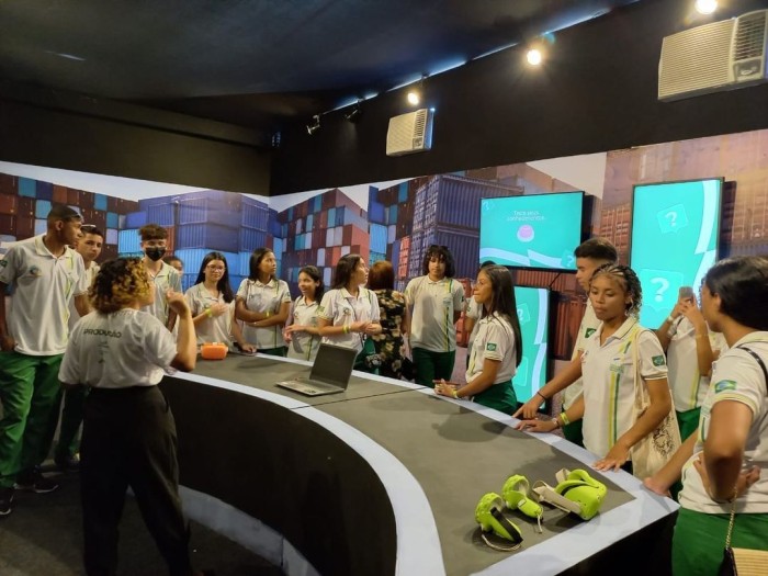 Estudantes da rede estadual visitam exposição 