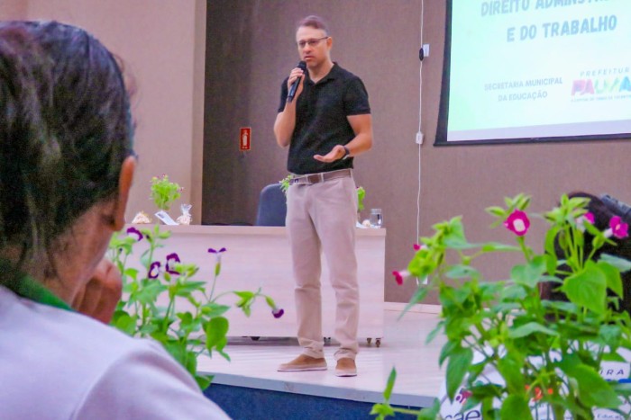 Secretário ministra palestra a servidores que fazem parte do Profuncionário