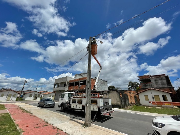 Prefeitura requalifica iluminação no bairro Burissatuba