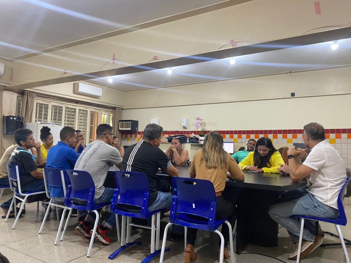 Secretário acompanha de perto reparos nos danos causados pela chuva na Escola Maria Júlia