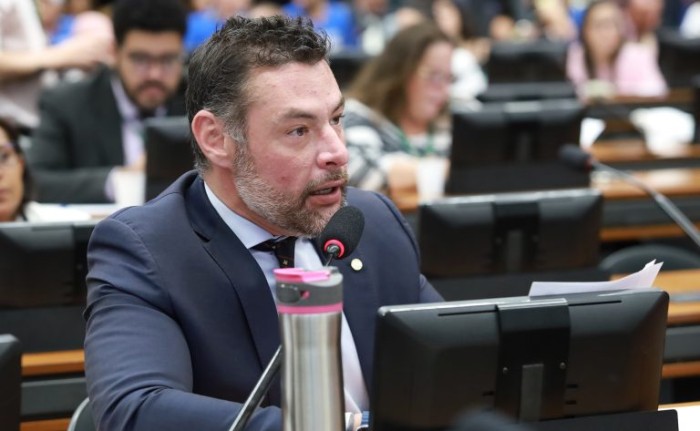 Comissão aprova projeto que prevê coletores de resíduos sólidos nos bueiros