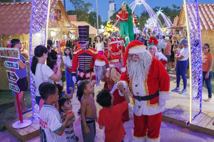 Decoração e espaço gastronômico na Vila do Natal Cidade Encantada seguem até 6 de janeiro