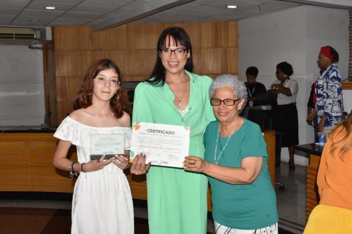 Entidades e personalidades são homenageadas durante a 6ª edição do Prêmio Defensores dos Direitos Humanos