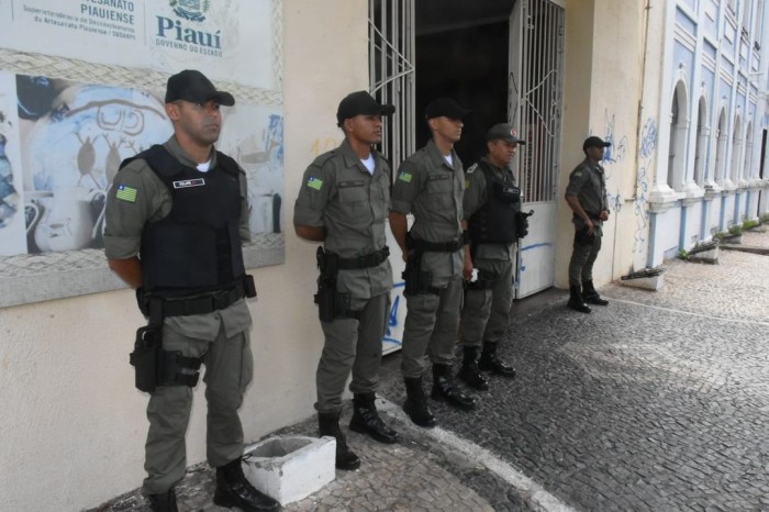 Reforço policial no centro de Teresina tranquiliza comerciantes e clientes