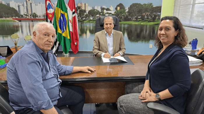 Prefeito Edinho sanciona Lei de 1/3 da jornada de professores