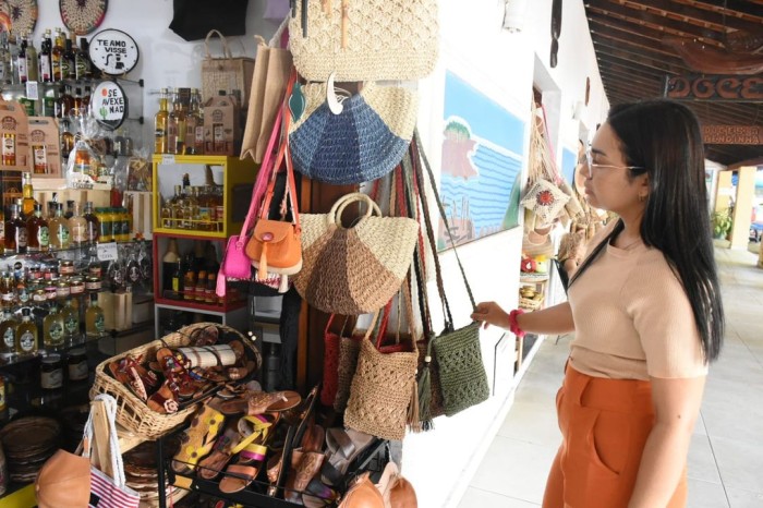 Período natalino aquece vendas na Central de Artesanato Mestre Dezinho