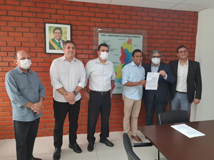 Sesapi assina contrato para ampliação do Hospital Regional de Floriano
