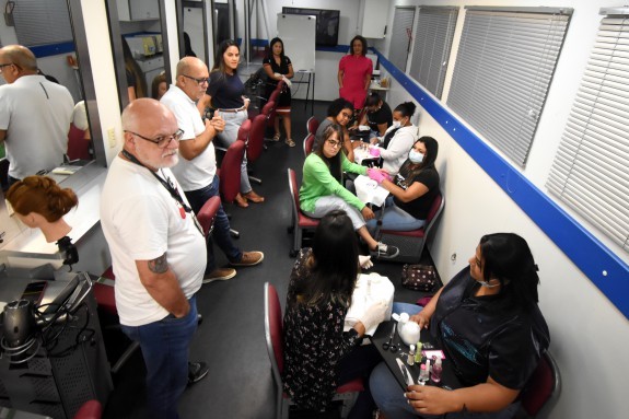 Curso forma profissionais para atuar na área da beleza