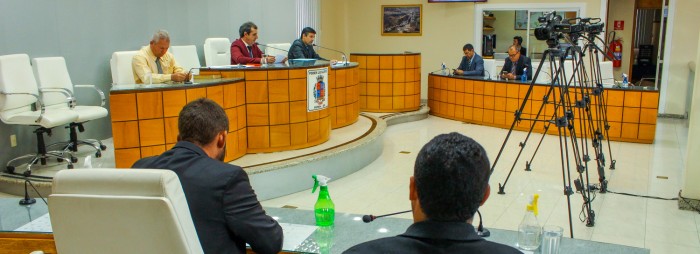 Vereadores aprovam dois projetos durante Sessão Extraordinária