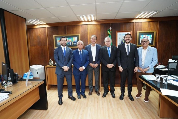 Vice-governador articula hospital universitário em Parnaíba e obras de rodovia