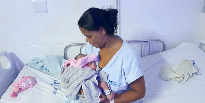 Dois bebês nascem na noite de Natal no Hospital da Mulher
