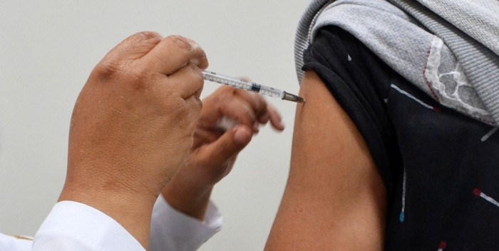 2ª dose da vacina bivalente contra covid pode ser aplicada a noite