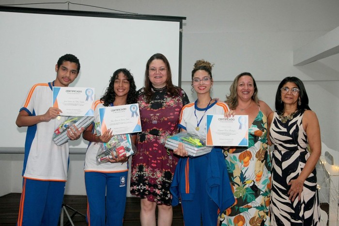 Ano letivo em Nova Iguaçu é encerrado com homenagens às escolas e alunos