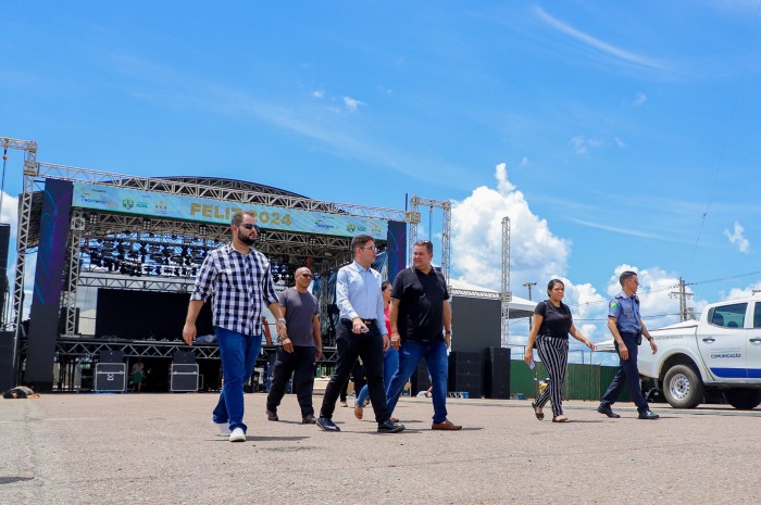 Governador Gladson Cameli visita presidente da Federação de Futebol do Acre e acompanha preparativos do Réveillon da Família, em Rio Branco