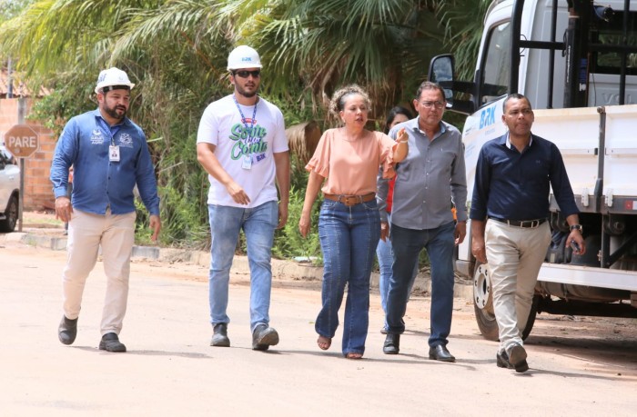Prefeita Josi Nunes fiscaliza in loco trabalho da BRK para solucionar o transbordamento da rede de esgoto em Gurupi