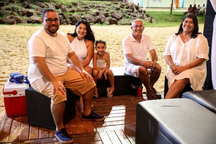 Praia da Graciosa se transforma em Palco do Réveillon 2024 para centenas de pessoas festejar o ano novo