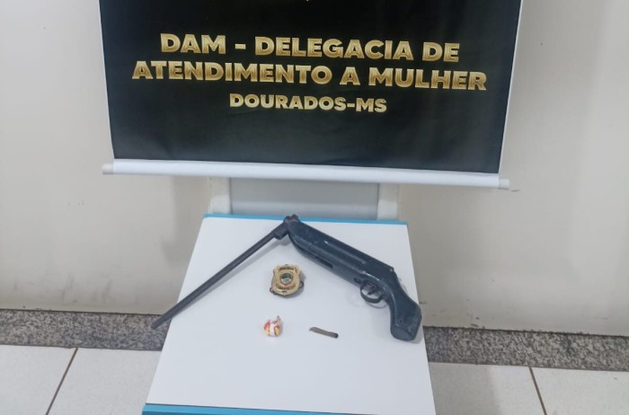 Polícia Civil apreende arma de fogo e cocaína com autor de ameaça no âmbito da violência doméstica