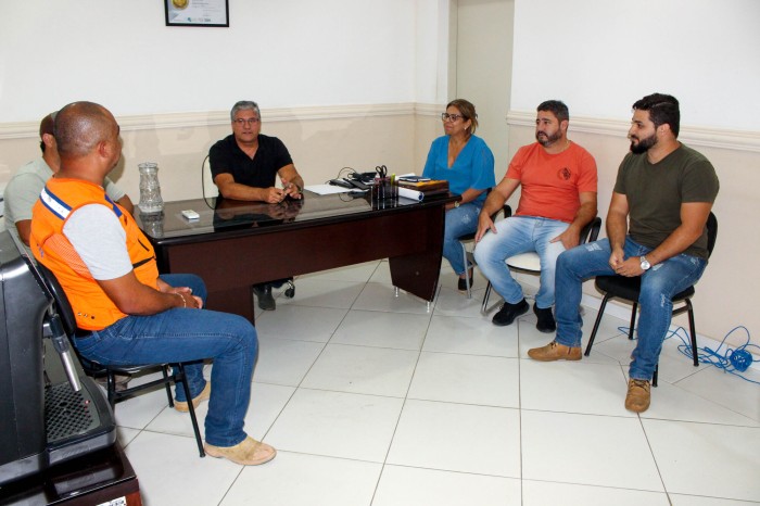 Prefeitura direciona equipes e máquinas para atenderem demandas da Defesa Civil