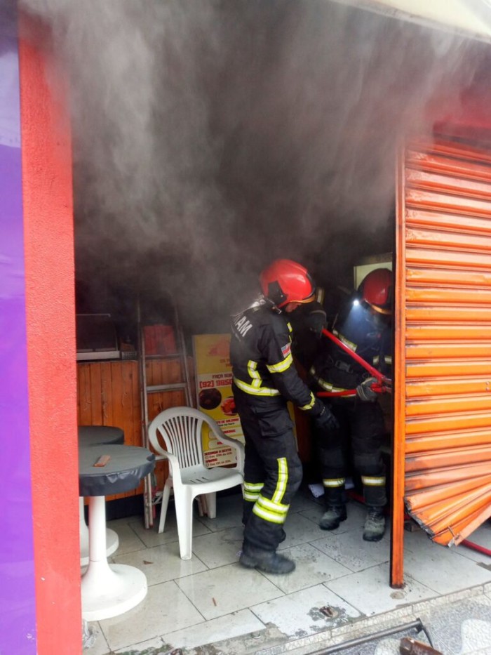 Bombeiros impedem propagação de incêndio em lanchonete no bairro Betânia