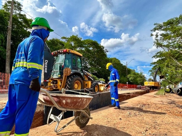 Obras para a implantação do interceptor de esgoto na Avenida Maranhão alcançam 40% de execução