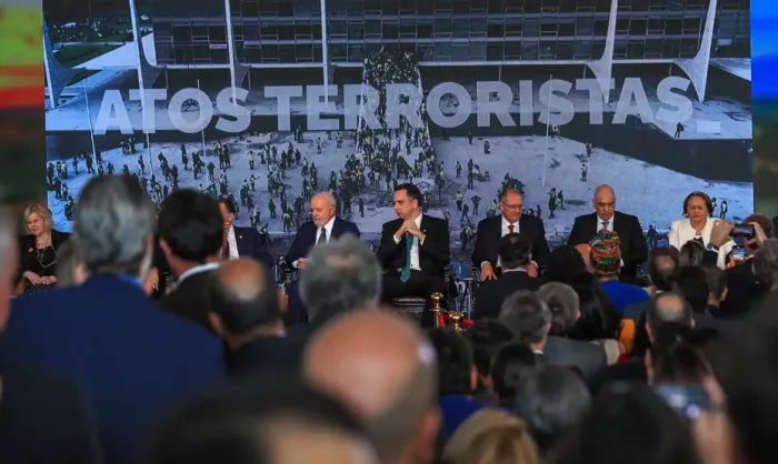 Governadora Fátima Bezerra defende punição a financiadores do 8/1