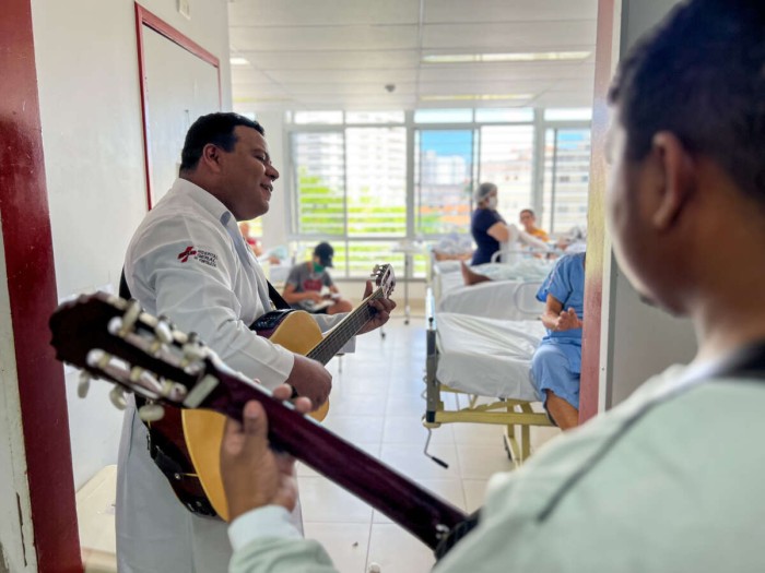 Profissionais do HGF usam a música como forma de conforto para pacientes e acompanhantes