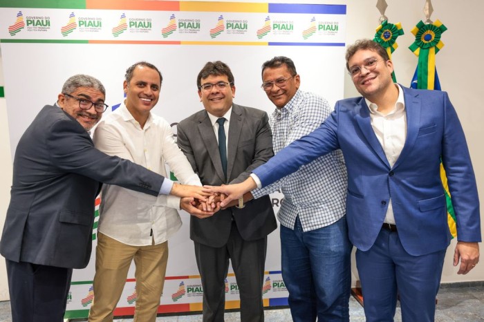 Rafael Fonteles anuncia entrega da reforma dos hospitais de Simplício Mendes e Elesbão Veloso