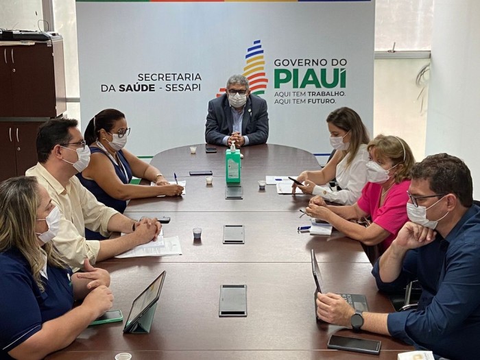 COE orienta grupos prioritários a buscarem vacina contra a Covid-19