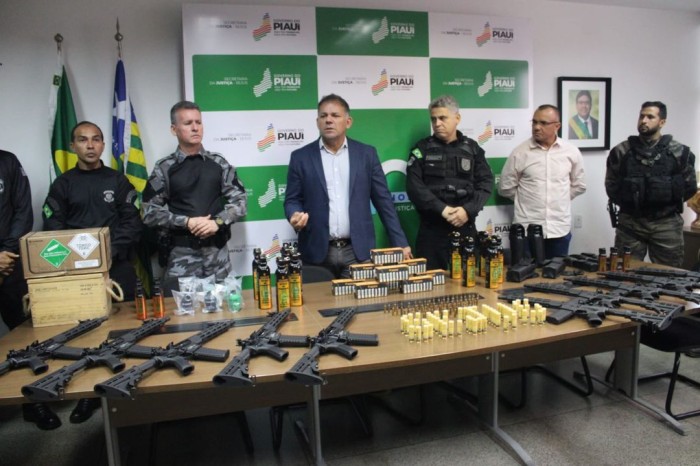 Secretaria da Justiça entrega fuzis e munições à Polícia Penal do Piauí