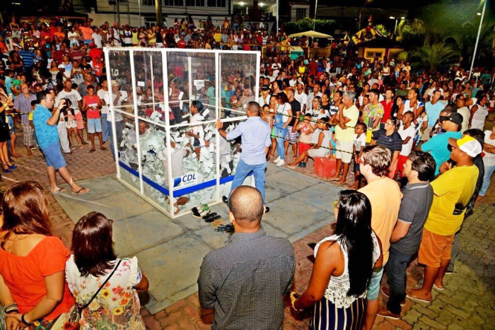 Candeias: Filhos de Jorge, Banda Triton e QR4 se apresentam no sorteio do Natal de Luz neste domingo (14)