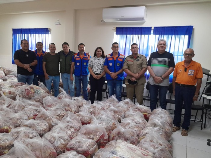 Governo continua a distribuir cestas básicas a ribeirinhos impactados por seca extrema