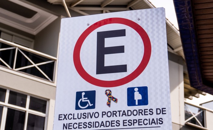 Demutran viabiliza emissão de credenciais de estacionamento para grávidas e pessoas diagnosticadas com TEA