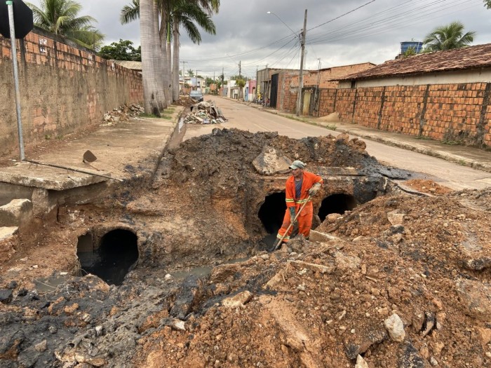 SSAM: Prefeitura reforça limpeza de grotas e bueiros na cidade