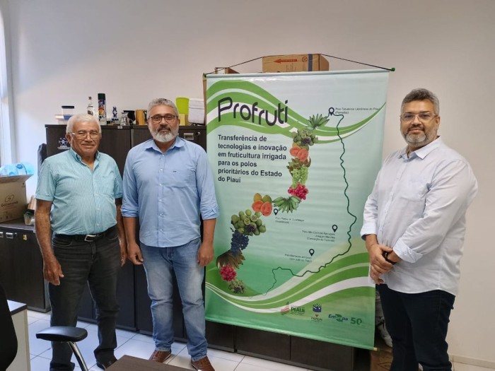 Sada e Embrapa Meio Norte tratam sobre qualificação de agricultores para uso de tecnologias na fruticultura irrigada