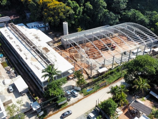 Obras do novo complexo educacional de Cambury seguem em ritmo acelerado em São Sebastião