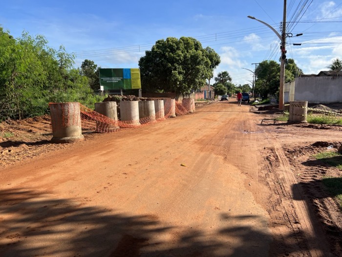 Obra de drenagem interdita Frei Cirino na Vila Bela em Coxim