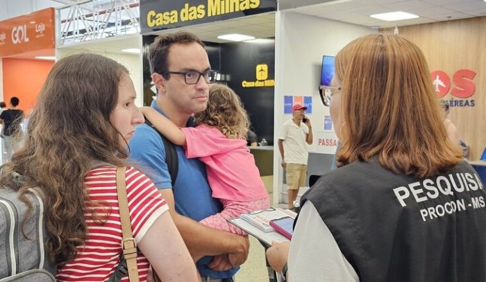 Procon/MS realiza ação integrada de pesquisa e orientação no aeroporto da Capital