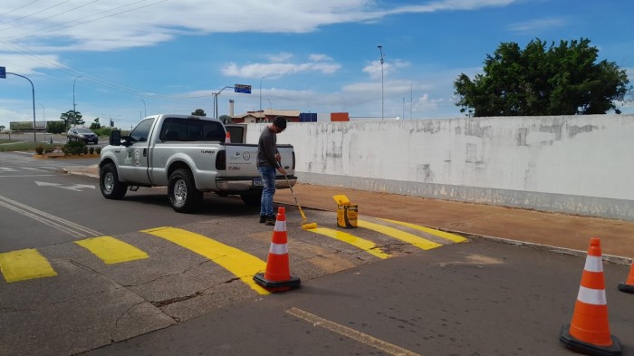 Departamento de Trânsito realiza pintura de lombadas em Bataguassu