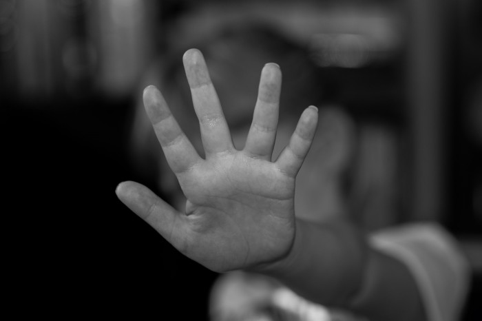 Nova lei proíbe veiculação de cenas de violência em casos de atentado contra crianças e adolescentes