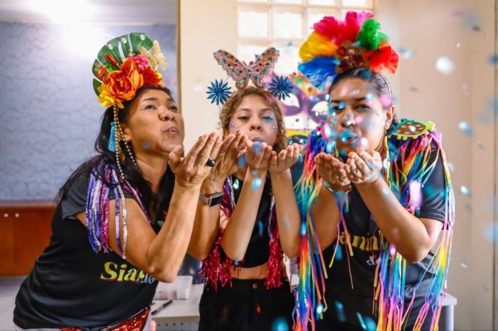 Carnaval que gera renda: empreendedores utilizam da criatividade para produzir adereços