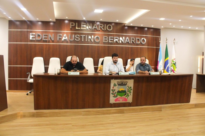 Padronização de uniformes escolares e outros seis projetos são aprovados na Câmara Municipal
