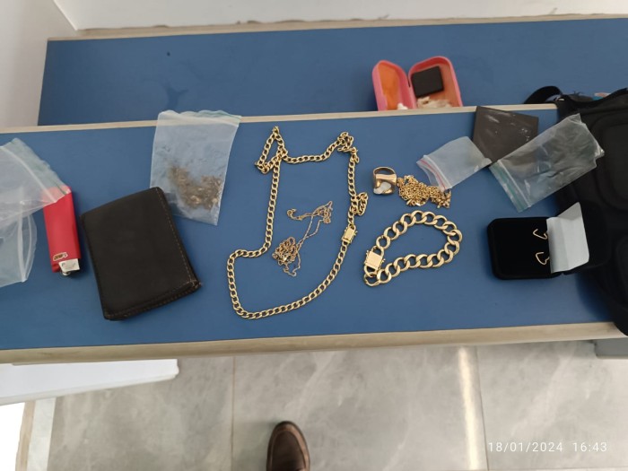 Joias furtadas são identificadas à venda em loja de Campo Grande e casal é preso em flagrante por receptação