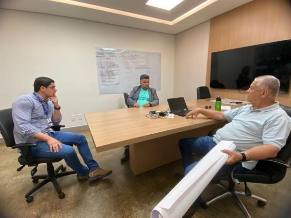 Seduc garante a vereador retomada da construção das escolas Tiradentes e Mário Raiter