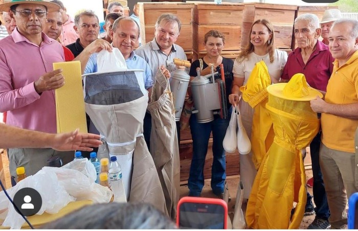 SAF entrega equipamentos para cooperativa apícola no Território Serra da Capivara